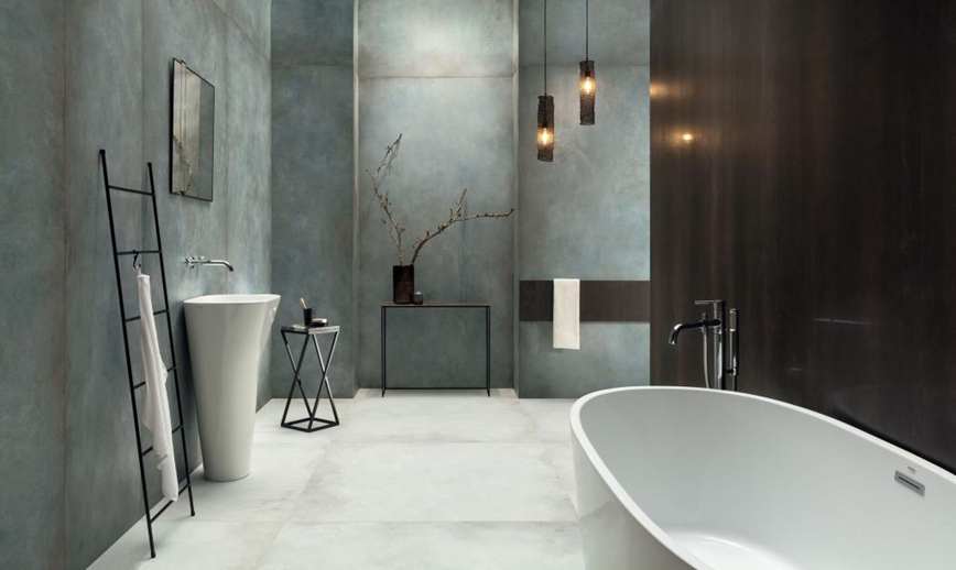 Minimalistyczna łazienka w niebieskich płytach wielkoformatowych